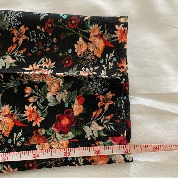 Zara Black Floral High Rise Pull On Tapered Ankle Pants Size Small - Picture 10 of 13